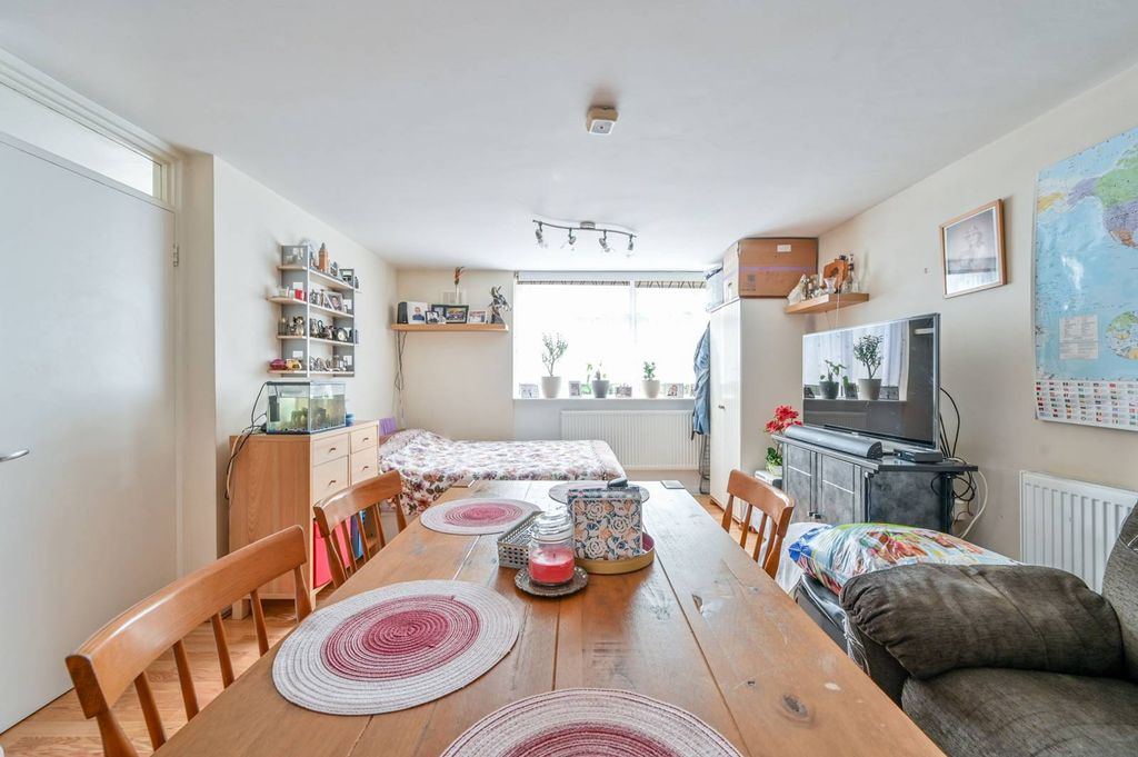 Property photo 3 of 8