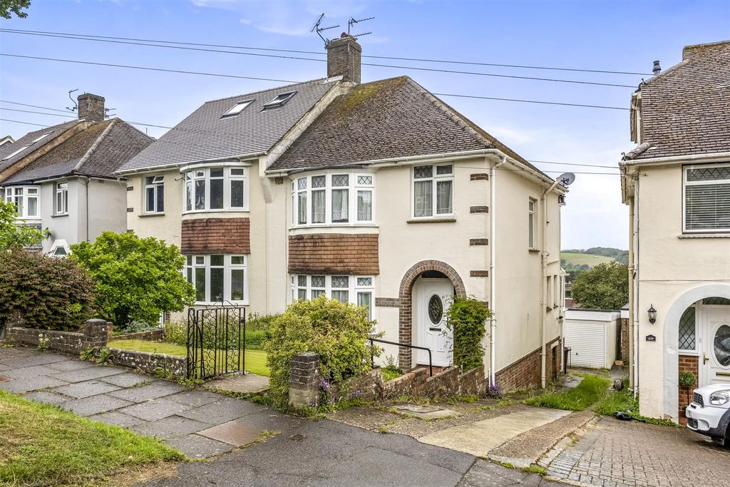 Property photo 1 of 18 Greenfield Crescent,67-017.Jpg