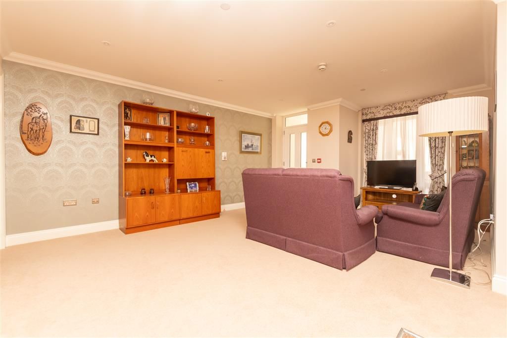 Property photo 3 of 7 Lounge