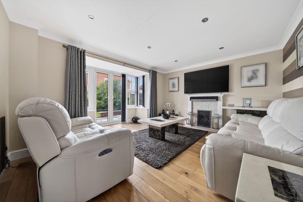 Property photo 2 of 16