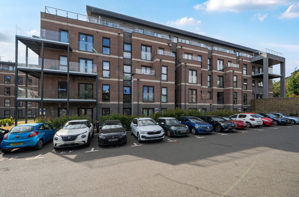 Property photo 1 of 17 1495835-3-6A5F99c...