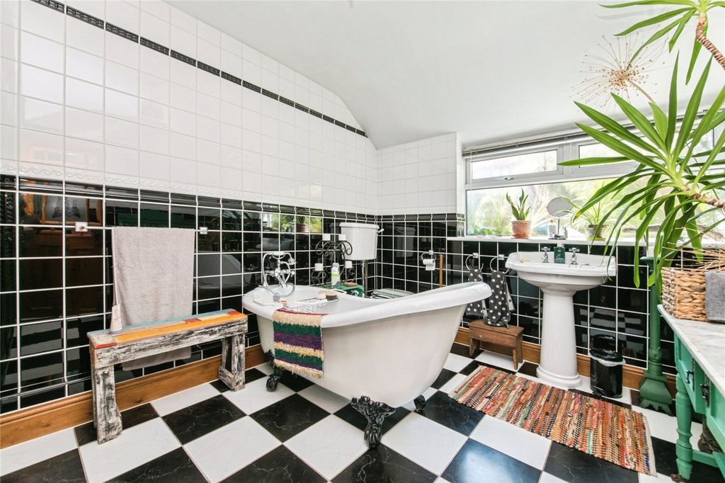 Property photo 2 of 19 Picture No. 09