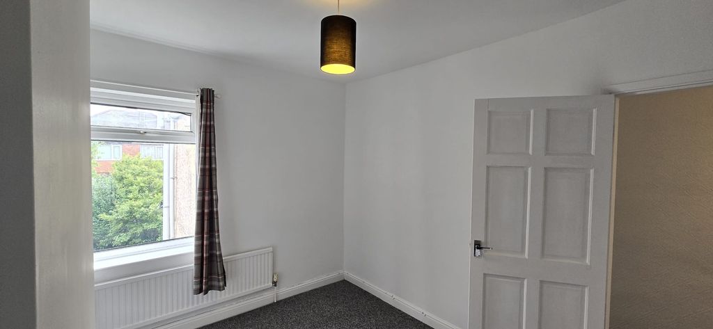 Property photo 3 of 11 Photo 2