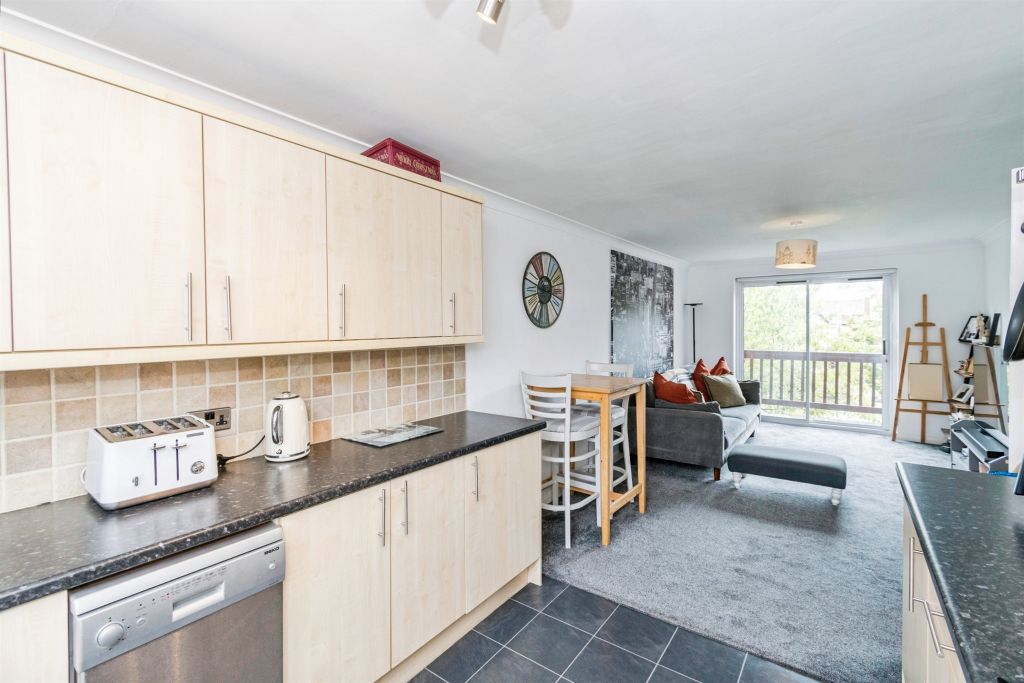 Property photo 3 of 14