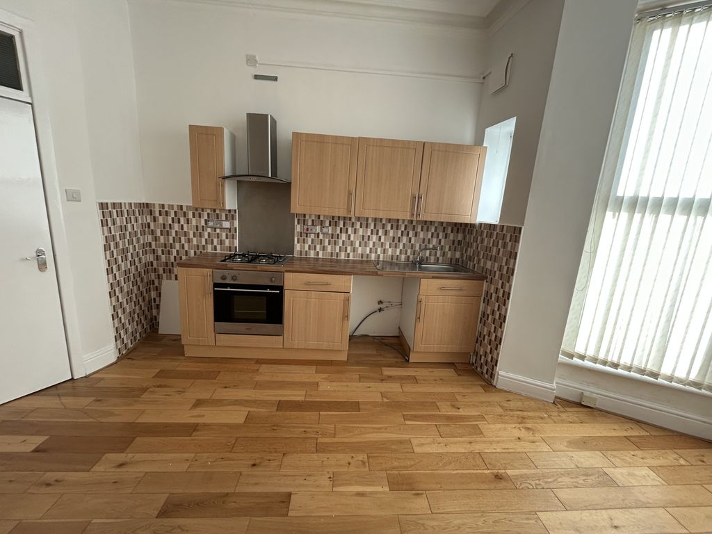 Property photo 2 of 7 Kitchen