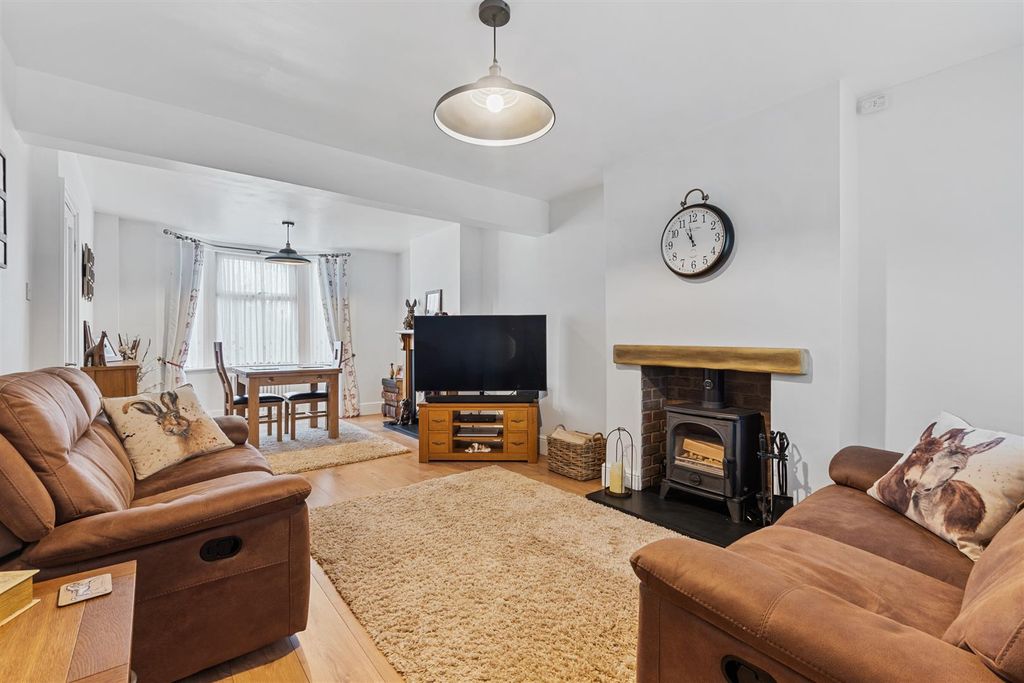 Property photo 2 of 21 10Roseberyst11.Jpg