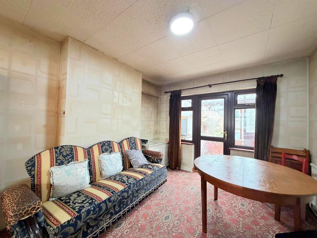 Property photo 3 of 14 Lounge / Diner