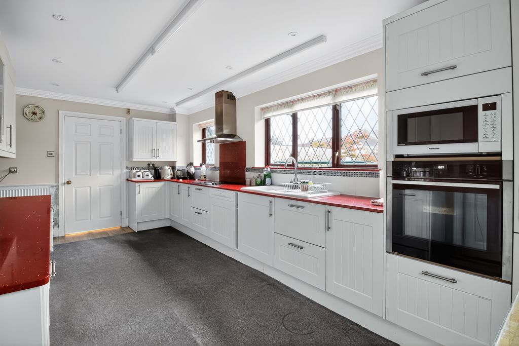 Property photo 3 of 33