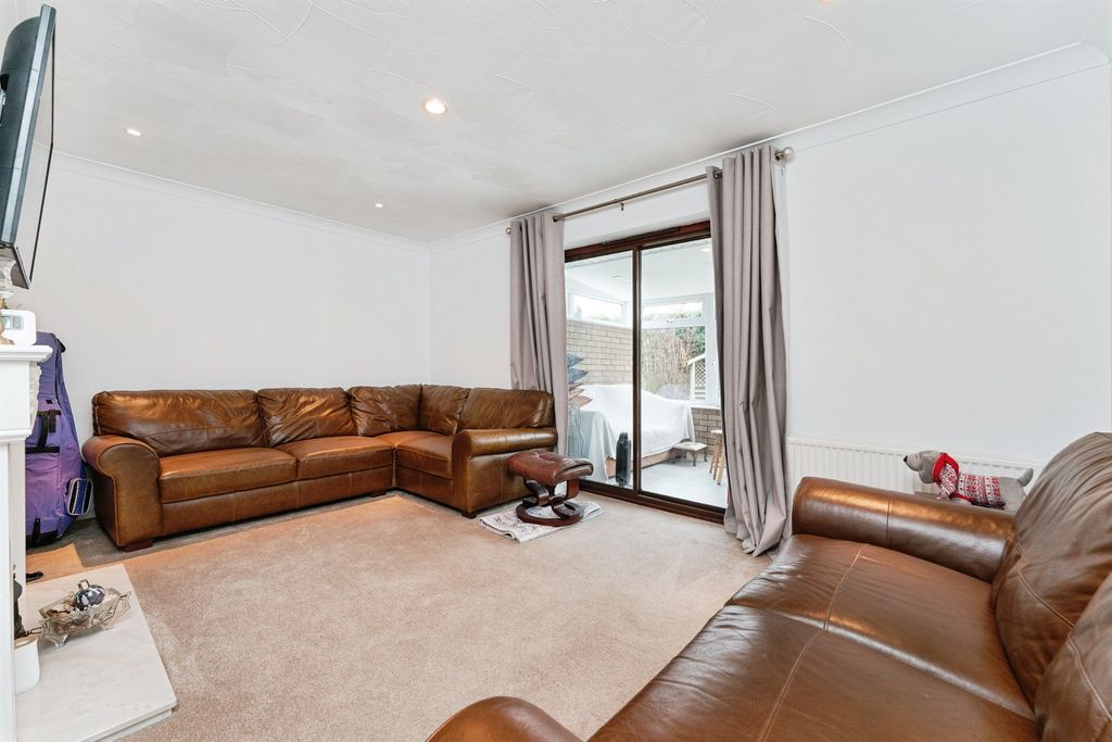 Property photo 3 of 18