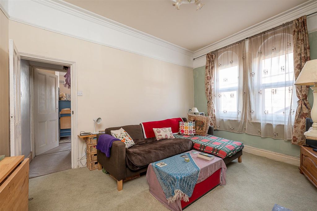 Property photo 3 of 11 Living Room