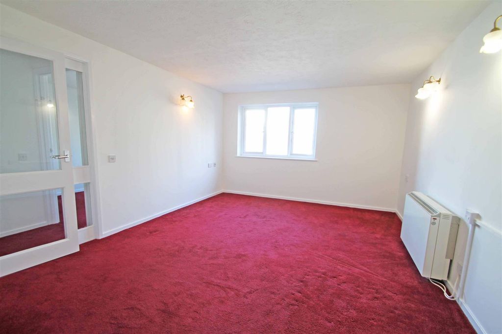 Property photo 2 of 10 Living Room