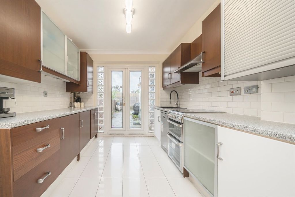 Property photo 3 of 5