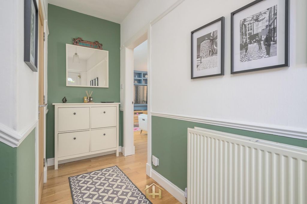 Property photo 3 of 33 321Kingsway-0006.Jpg