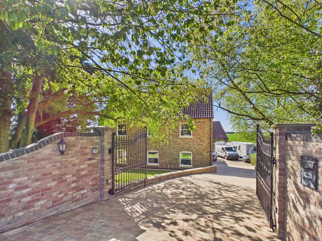 Property photo 1 of 31