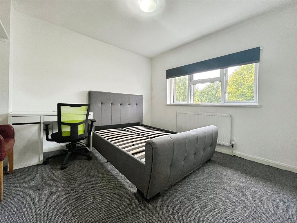 Property photo 1 of 7 Room