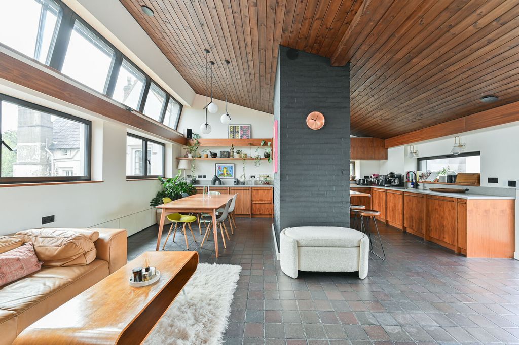 Property photo 1 of 35