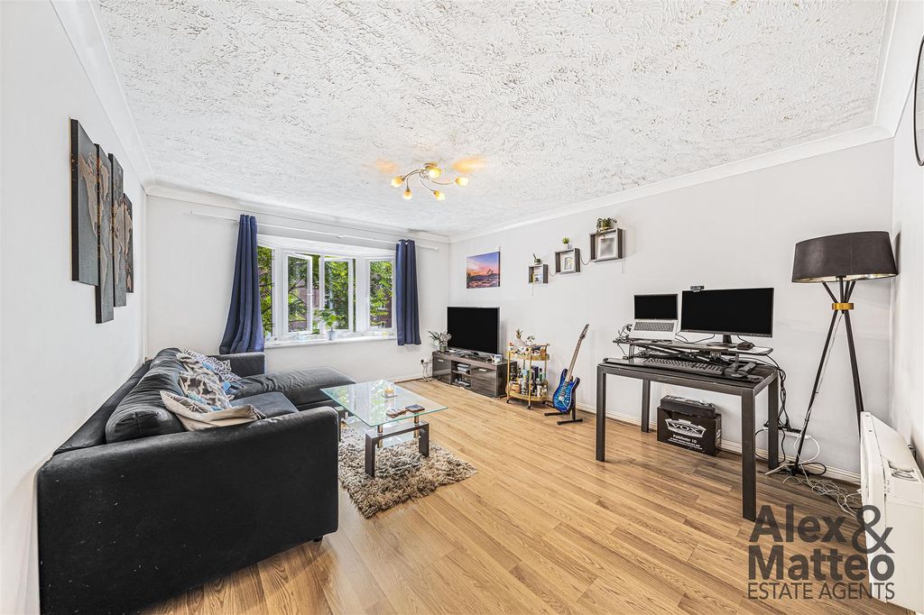 Property photo 2 of 15 Rossetti Road