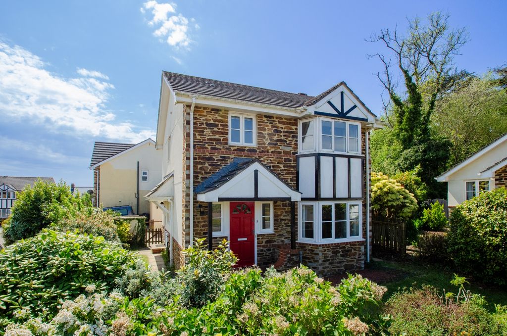 Property photo 1 of 14 9 Marks Drive Tps Bodmin 01208 74182-02