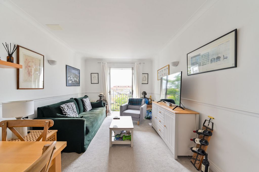 Property photo 2 of 9
