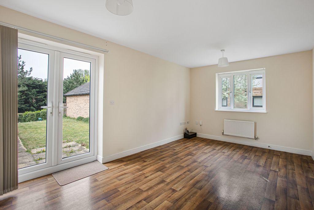 Property photo 2 of 22 Lounge 1