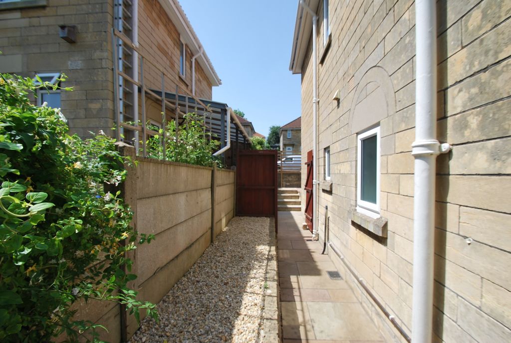 Property photo 3 of 9 Garden