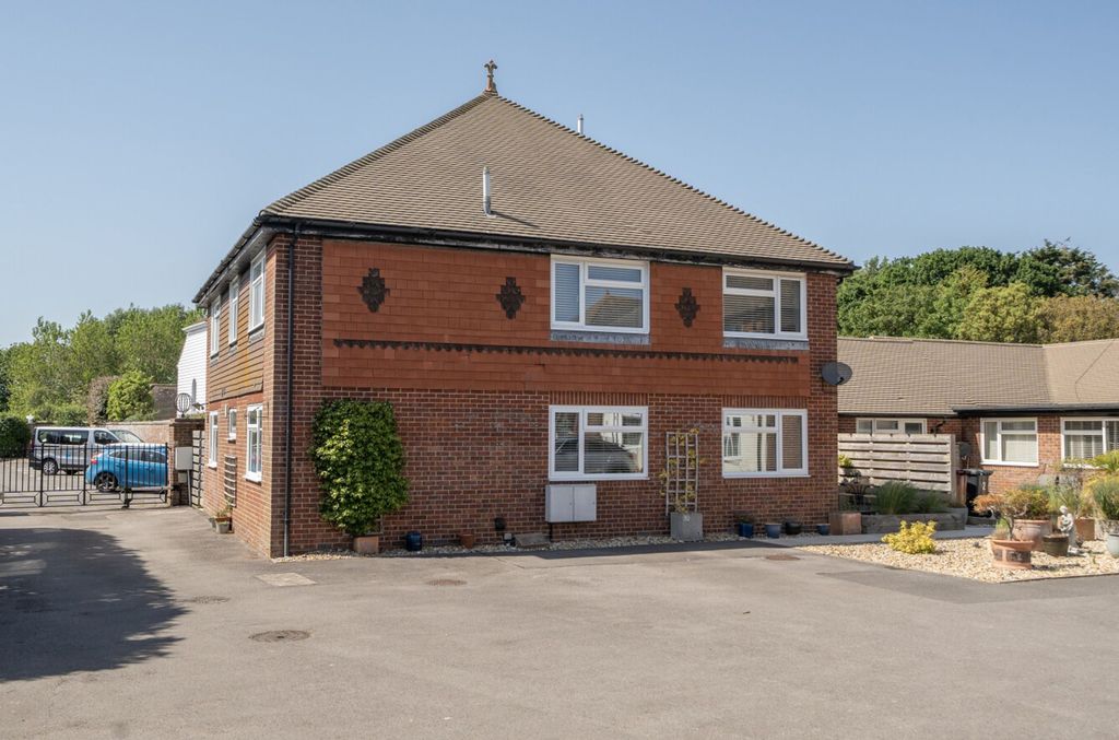 Property photo 3 of 34