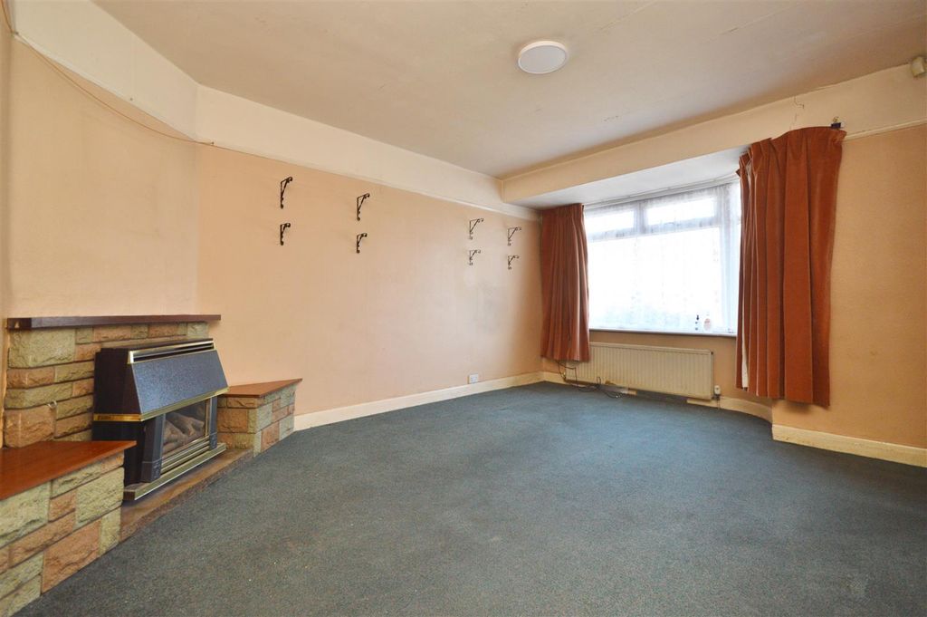 Property photo 3 of 16 Sitting Room