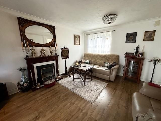 Property photo 2 of 12 Lounge