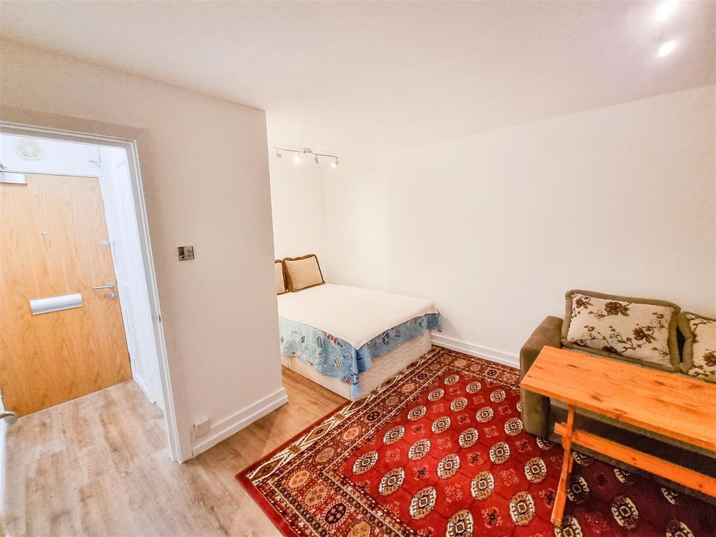 Property photo 3 of 8 9.Jpg