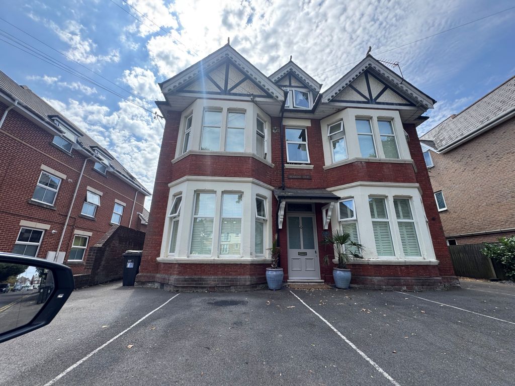 Property photo 1 of 1 2 Bed Flat To Rent Richmond Park Road, Bournemouth Bh8