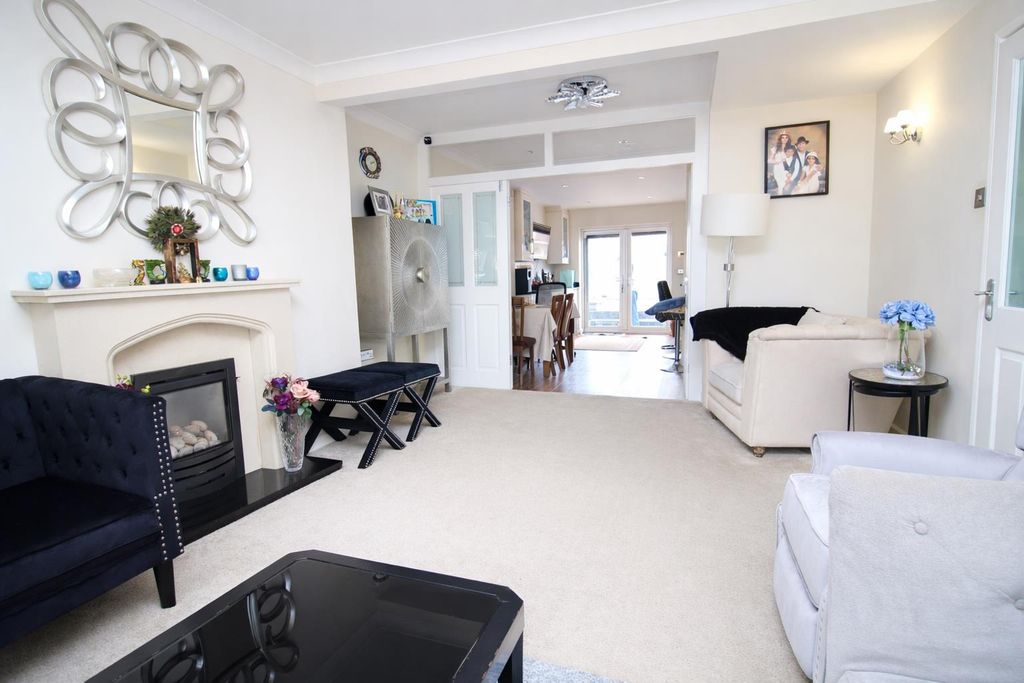 Property photo 3 of 21 16.Png