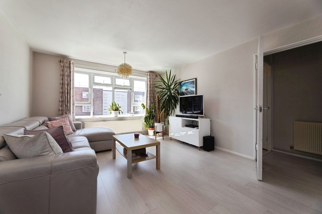 Property photo 2 of 12 Pbox-Img.Jpg