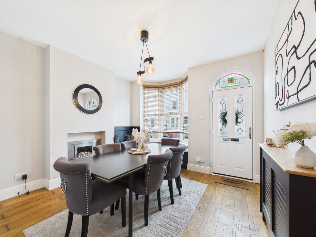 Property photo 3 of 28