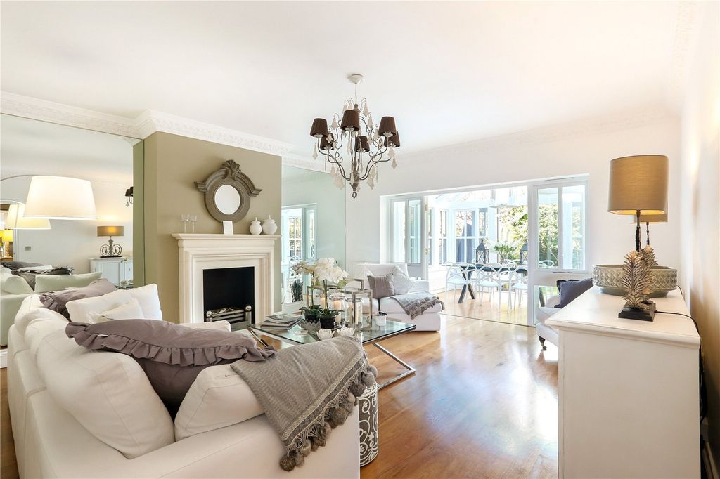 Property photo 2 of 21 Living Room