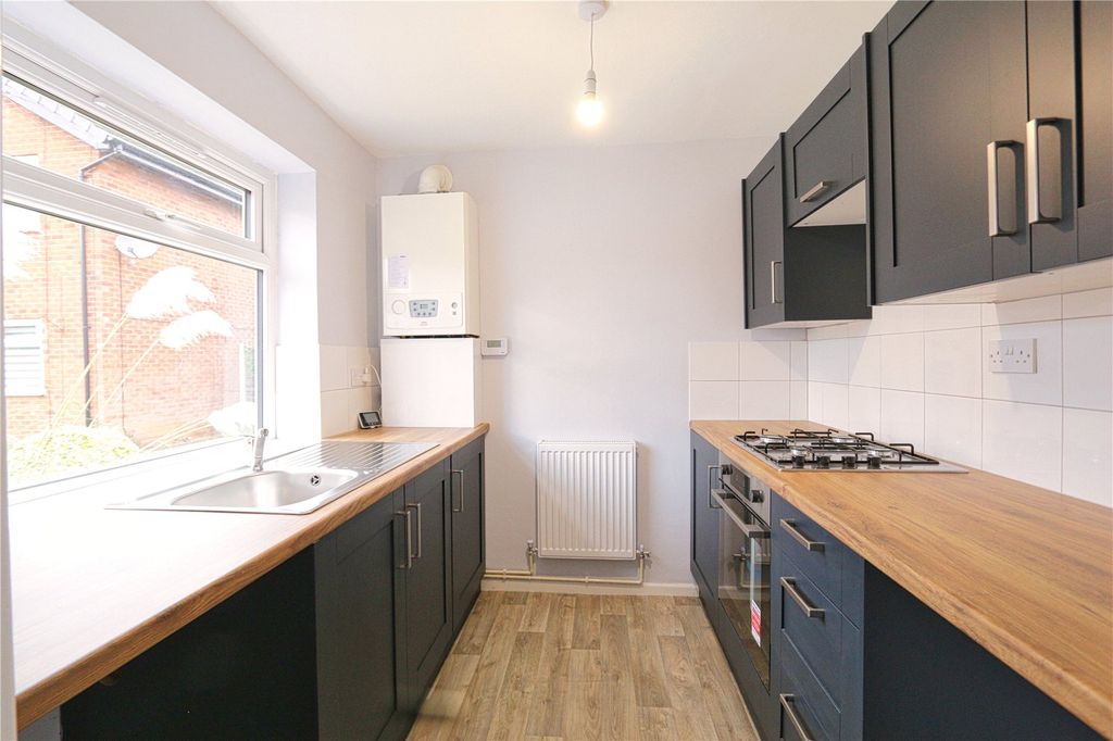 Property photo 3 of 6 Kitchen