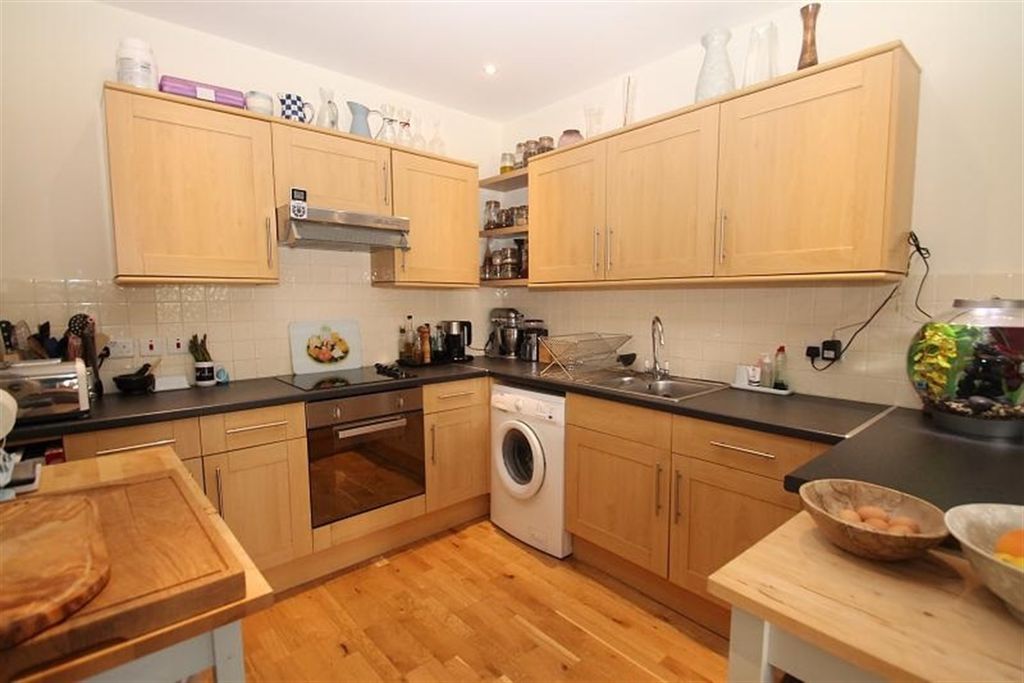 Property photo 2 of 11 Kitchen