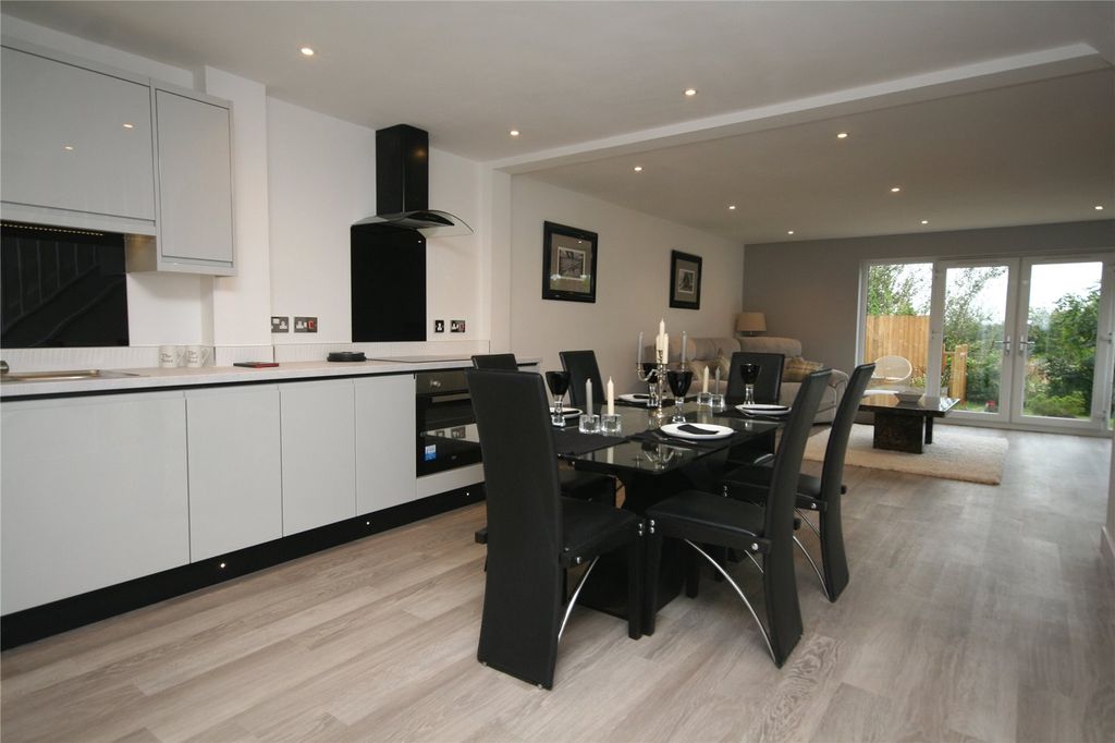 Property photo 3 of 17 Picture No. 02