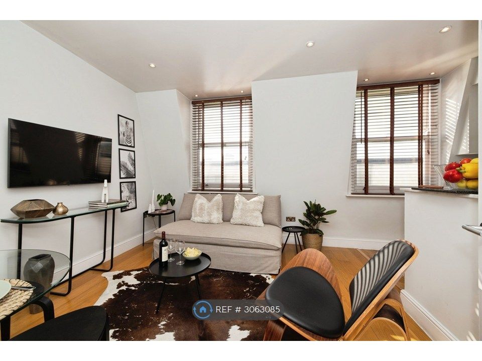 Property photo 1 of 11 Living Room