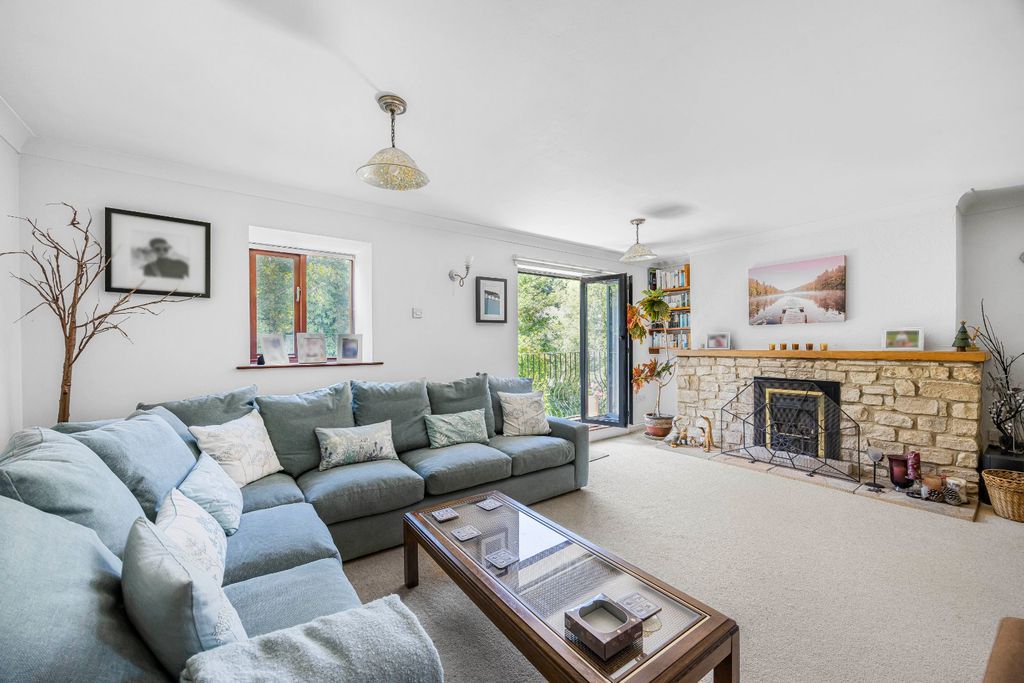 Property photo 2 of 38 Picture No. 20