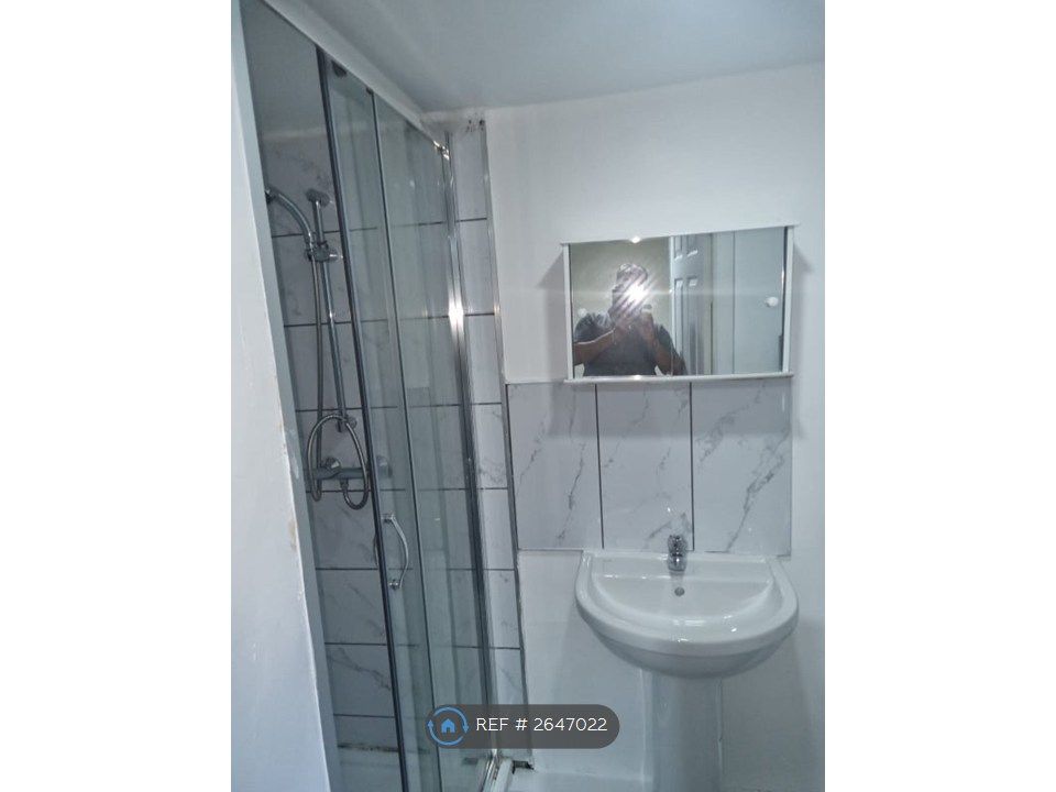 Property photo 2 of 9 Shower