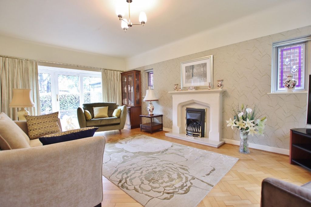 Property photo 2 of 30 Photo 4