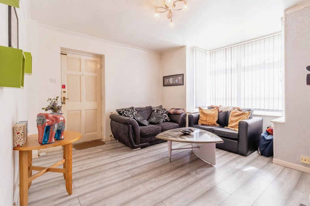 Property photo 3 of 13