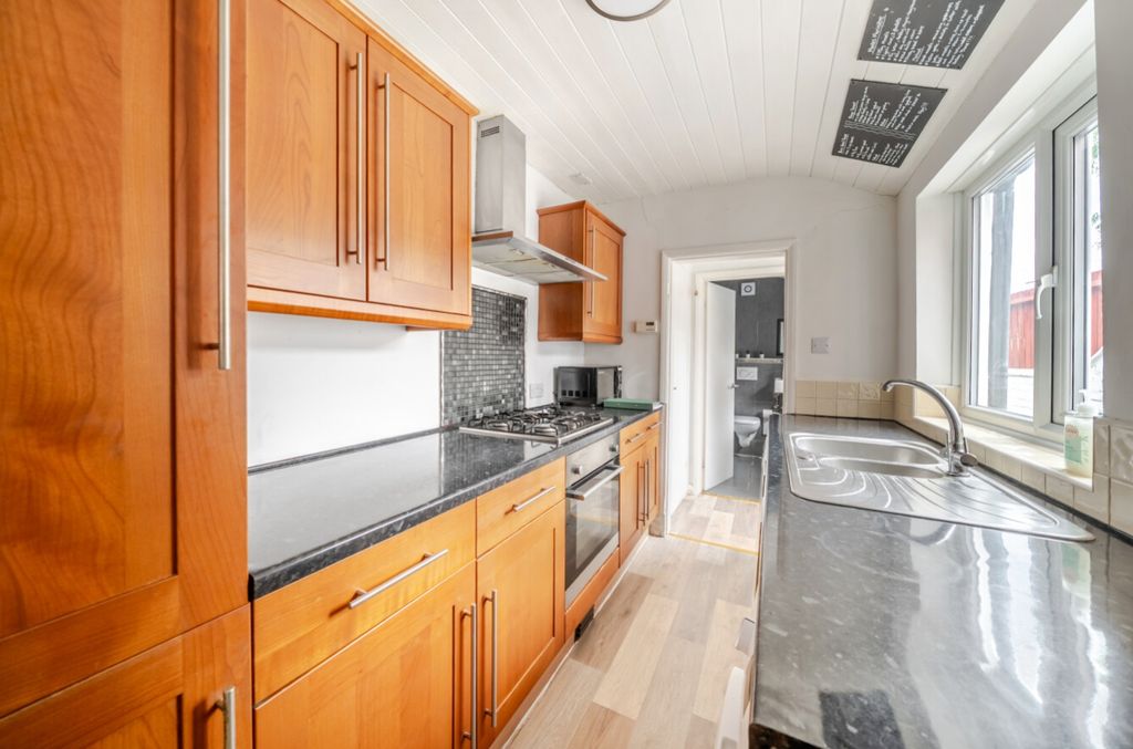 Property photo 2 of 18 1515205-8-1A067d54B3B86