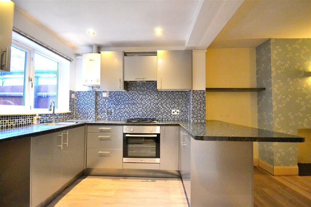 Property photo 2 of 14 Kitchen