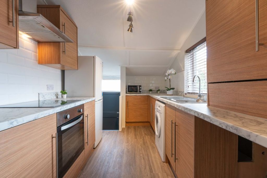 Property photo 2 of 6 71Dr - Kitchen