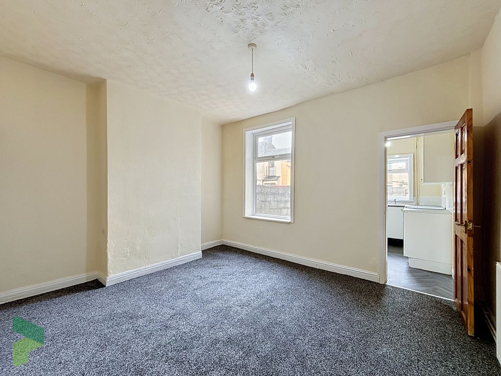 Property photo 3 of 10 Living Room/Dining Room