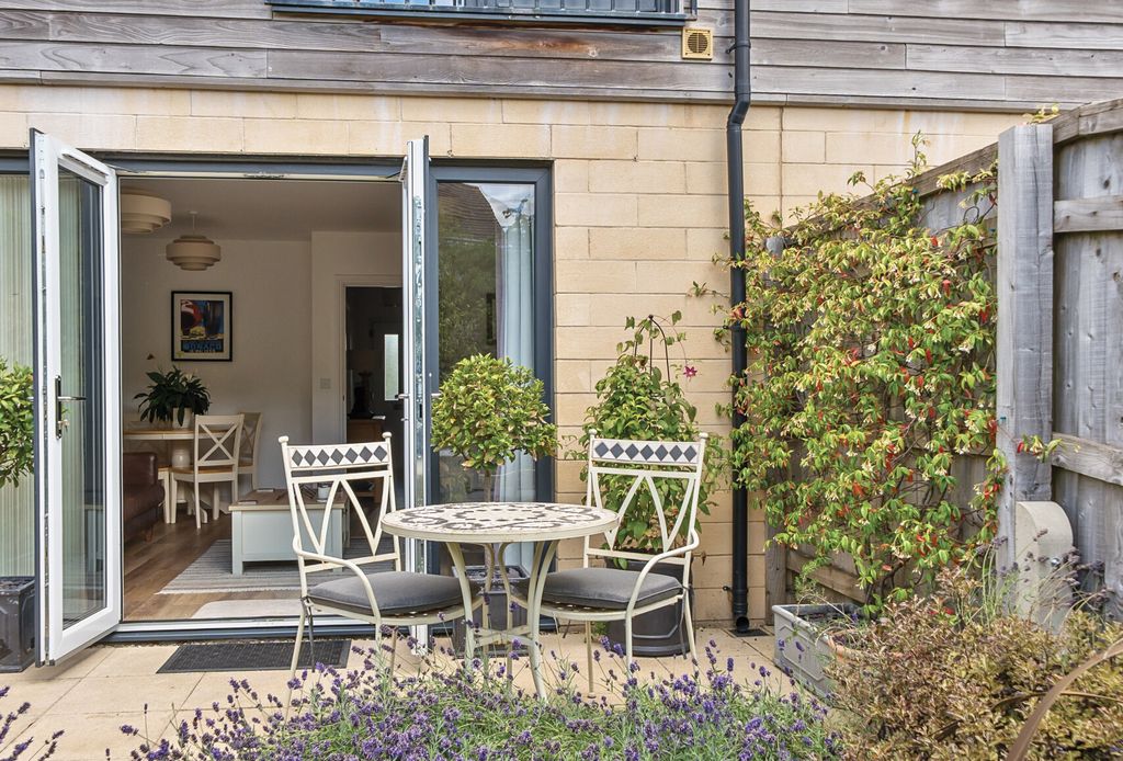 Property photo 3 of 19 Garden Feature