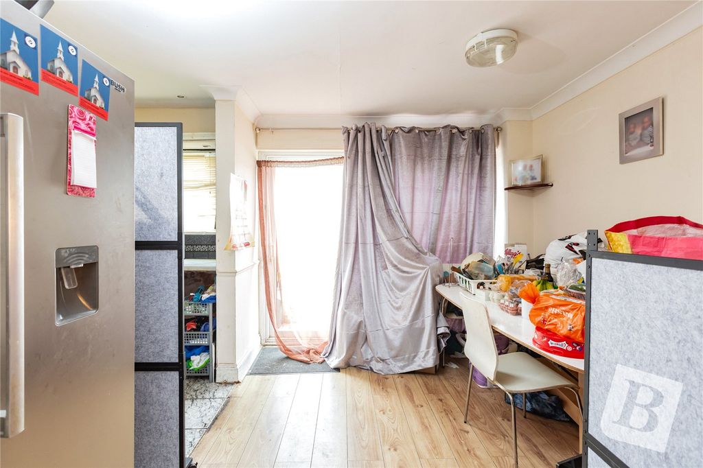 Property photo 3 of 9 Dining Area