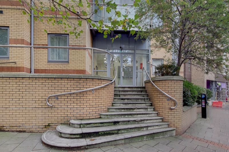 Property photo 2 of 10 External