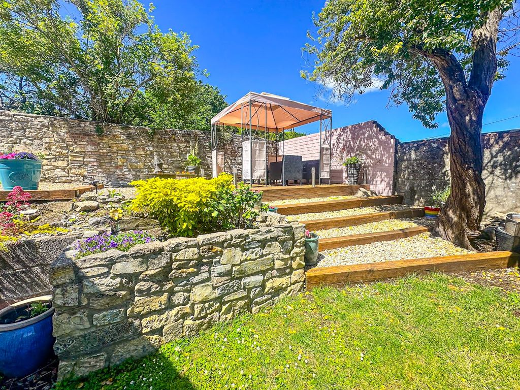 Property photo 2 of 20 5021785